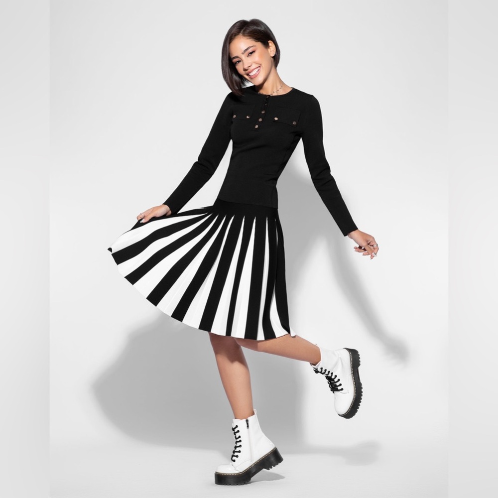 Aleeza Paris Knit Piano Skirt Black and White , 
Size XL